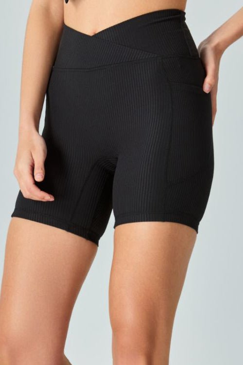 Black|SASSYS Artemis V-Waist Bicker Shorts